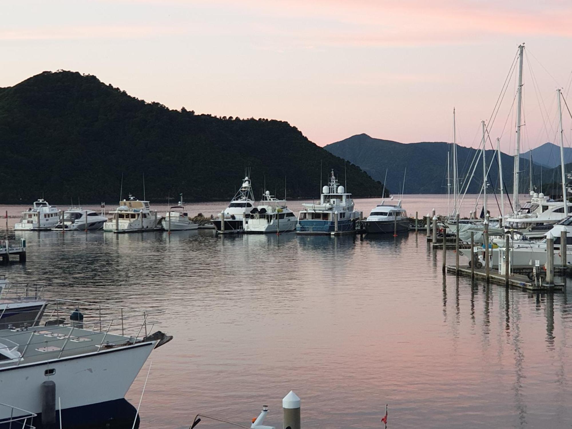 Enchanted Escape Picton Esterno foto